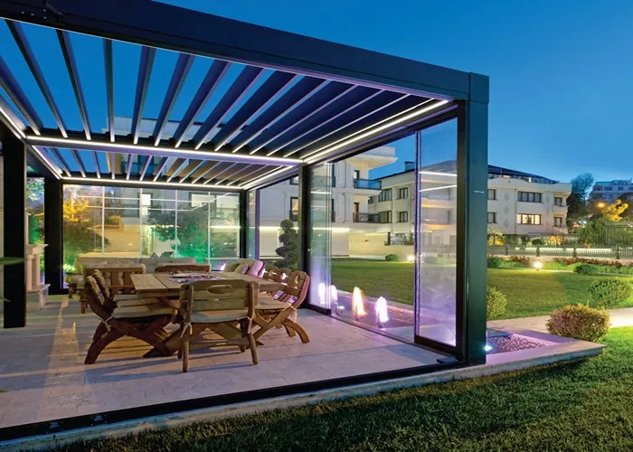 Modern pergola shade system for an outdoor patio